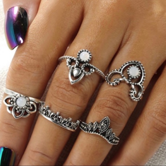 🆕Silver princess 5pc midi ring set - Picture 2 of 3